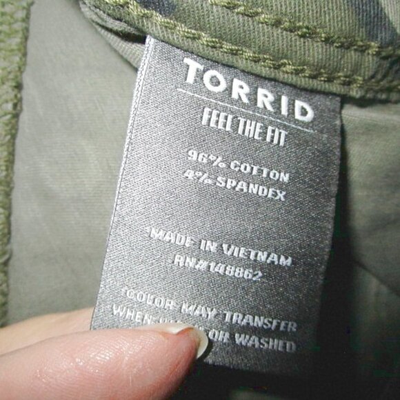 Torrid Camo Pants Womens Size 22 Stretch High Rise Utility Grunge Forest Goblin - Picture 10 of 11